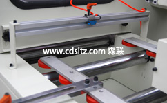 木線條噴涂機進(jìn)料端.jpg 木線條噴涂機進(jìn)料端.jpg