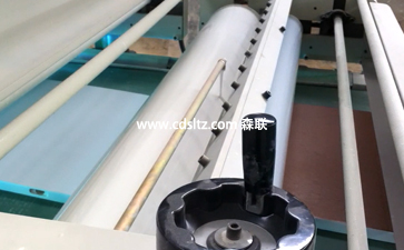 板式家具UV涂裝生產(chǎn)線滾涂實(shí)色UV底漆全固化.jpg 板式家具UV涂裝生產(chǎn)線滾涂實(shí)色UV底漆全固化.jpg