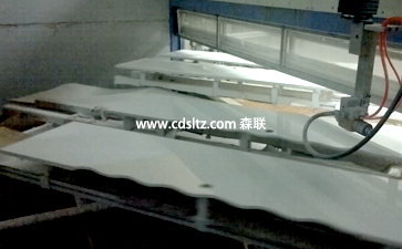 噴涂后自動旋轉換工件.jpg 噴涂后自動旋轉換工件.jpg
